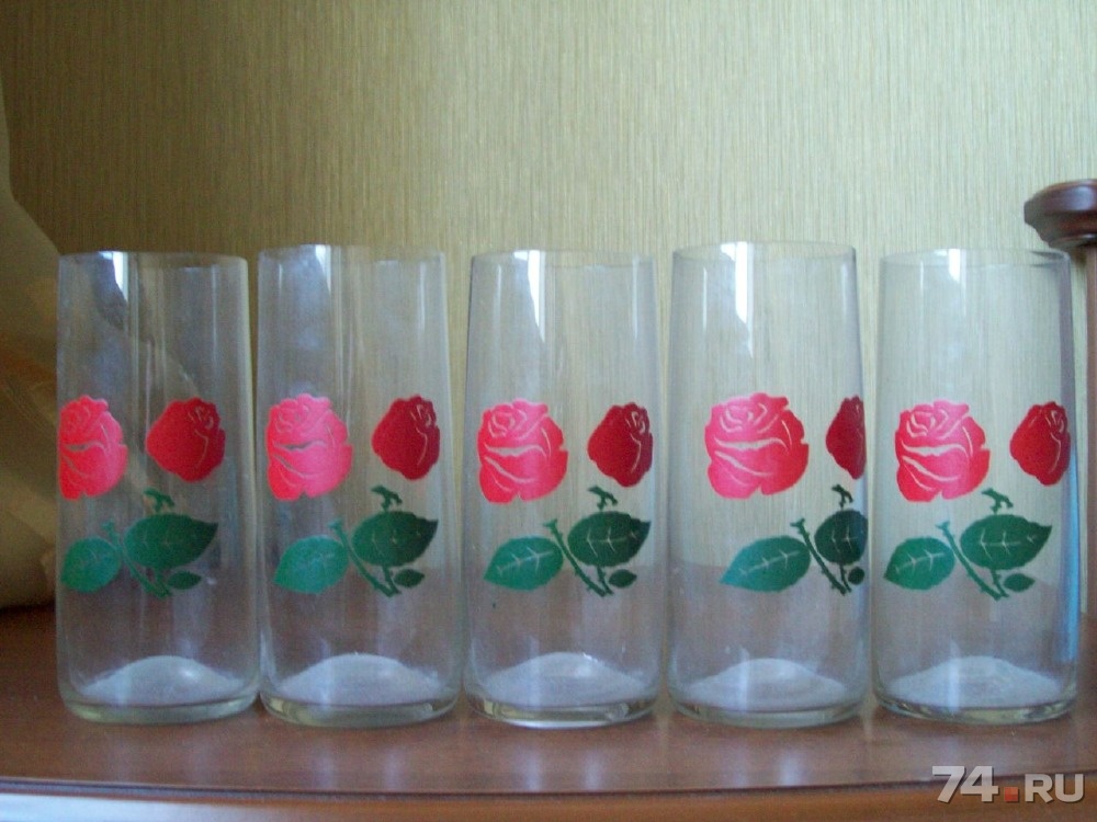 Советский стаканчик. Старый стакан. Стаканы 90. Стаканы стеклянные 90х. Хрустальные бокалы советских времен.