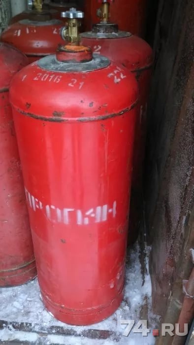 Газ баллоны киров. Баллоны 50л с редуктором. Оби газовый баллон. Кировский баллон. ГАЗ баллон для дома.