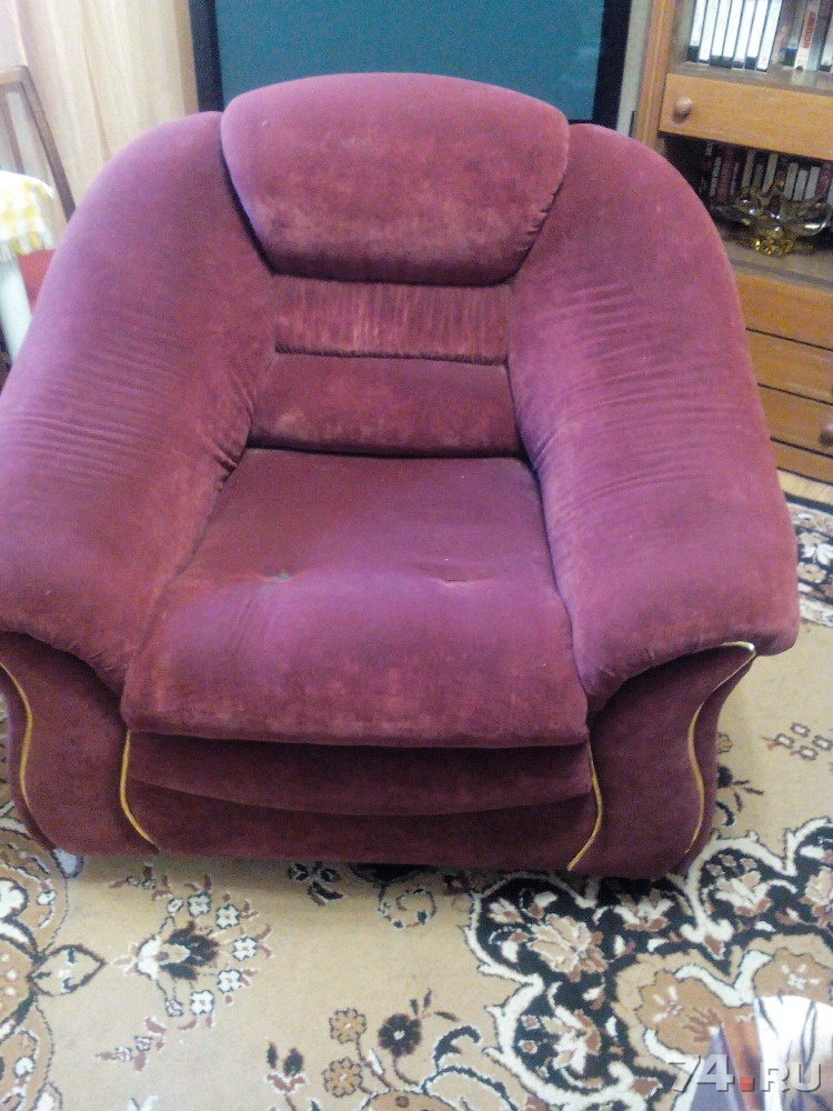 Авито мебель кресло диван. Отдам даром кресло. Отдам даром стулья. Отдам даром старое кресло. Диван кресла ТЧ.