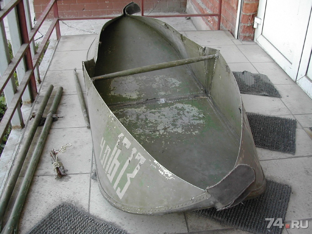 Лодки бу краснодарский край. Лодочный бак Железный. Железная лодка щука. Советская железная лодка 10 м. Луи ламбо жб лодка.